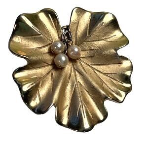 Vintage Capri Signed Leaf Brooch Faux Pearls Goldtone 1.75 Inch